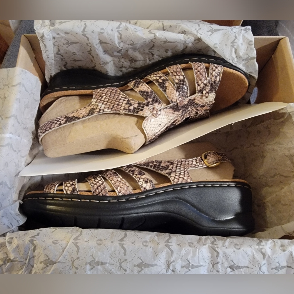 Like New-Clarks sandals. cool snakeskin print and comfy wedge sole. Size 8.5 - Picture 7 of 8